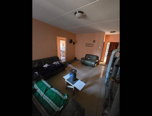 3 BEDROOM APARTMENT FOR SALE IN JABULANI